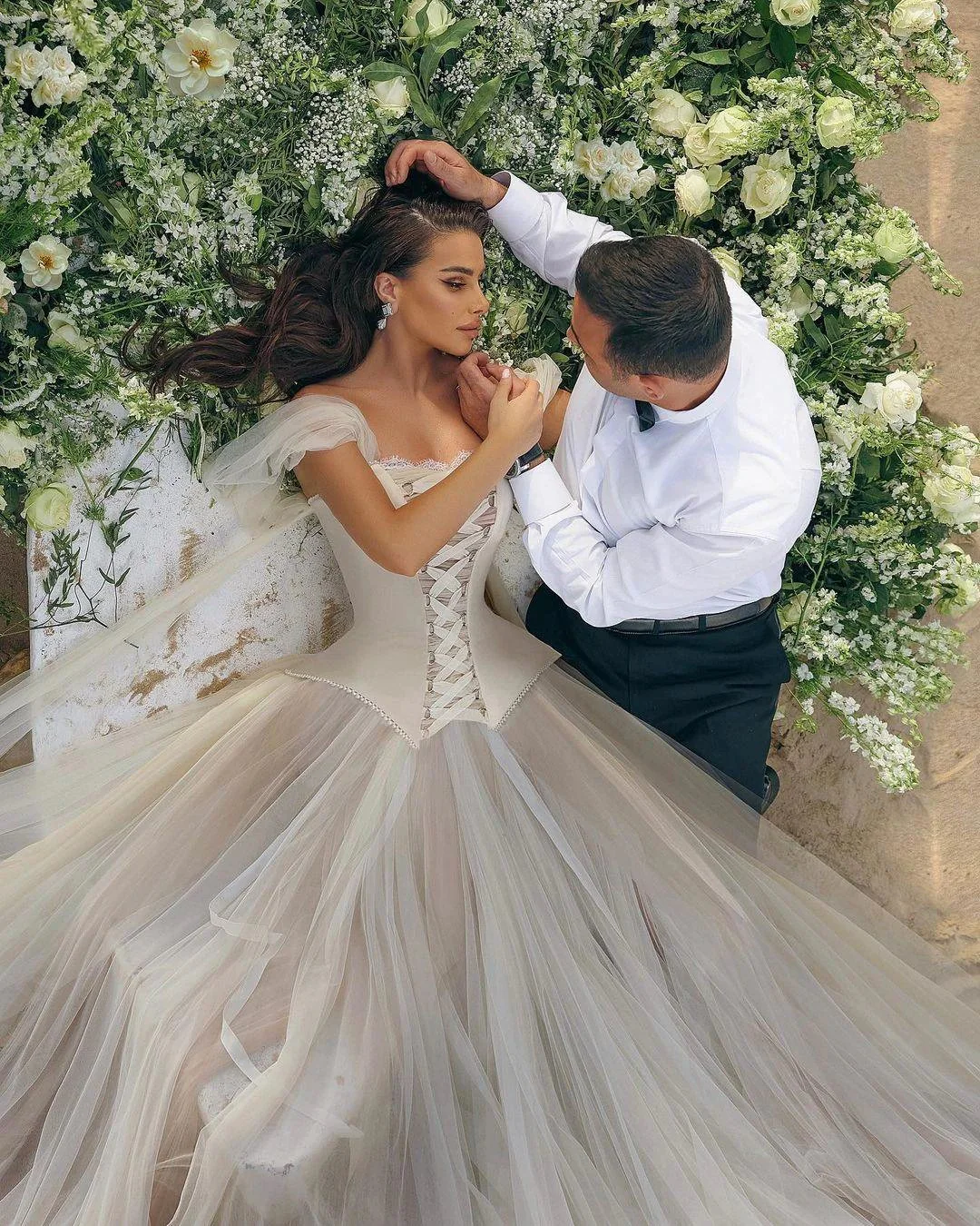 Modern Long A-line Off-the-shoulder Sleeveless Tulle Corset Wedding Dress - Image 5
