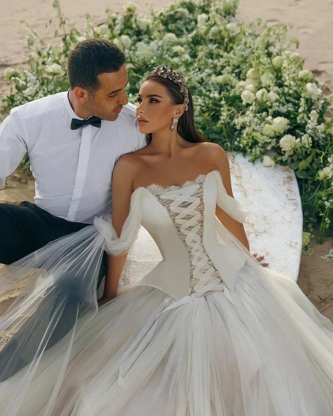 Modern Long A-line Off-the-shoulder Sleeveless Tulle Corset Wedding Dress - Image 7