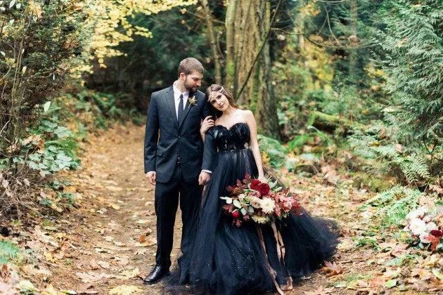 Modest Long A-line Princess Strapless Tulle Black Wedding Dress with Appliques Lace - Image 3