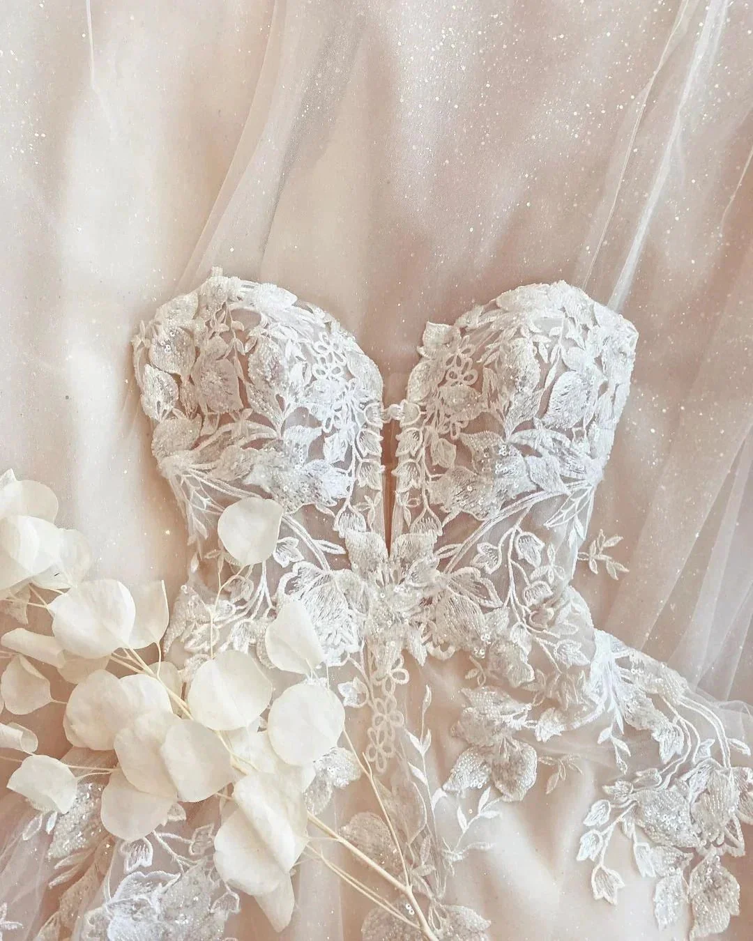 Modest Long A-line Spaghetti Straps Tulle Wedding Dress with Appliques Lace - Image 3