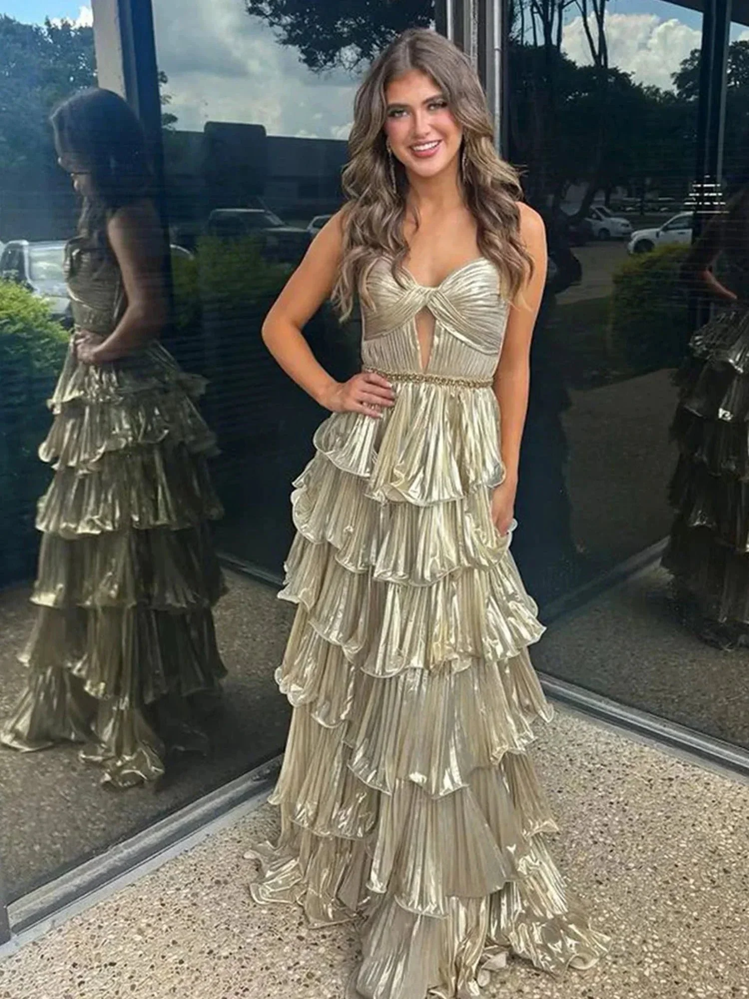 Murray | Sweetheart Spaghetti Straps Tiered A-Line Metallic Prom Dress - Image 4