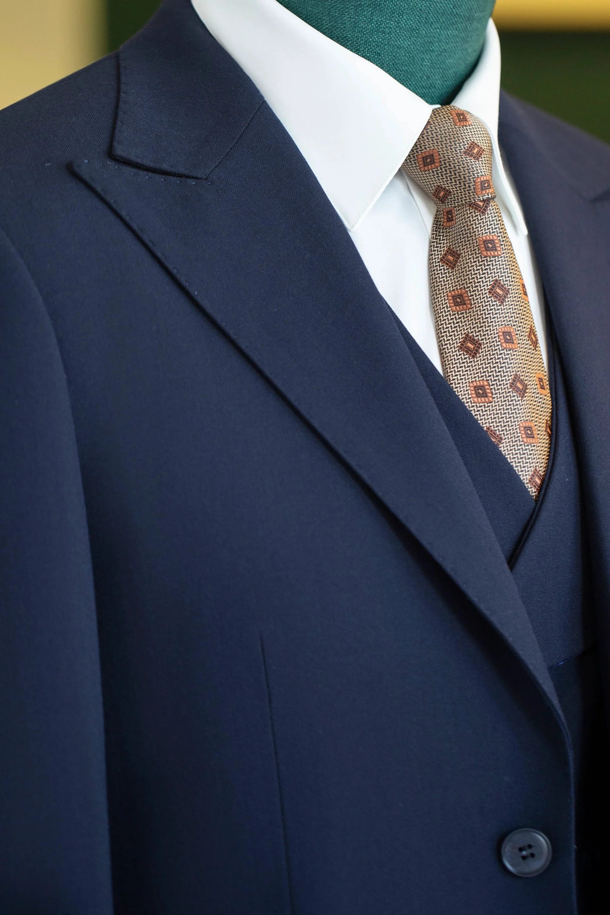 Navy Blue Wool 3 Piece Wedding Suit For Groom And Groomsmen Attire - Image 2