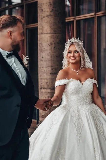 Off-The-Shoulder Sweetheart Stain Ball Gown Wedding Dress with Appliques - Image 2