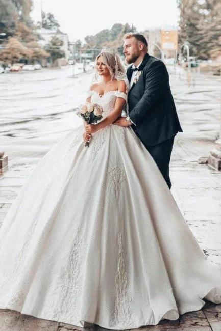 Off-The-Shoulder Sweetheart Stain Ball Gown Wedding Dress with Appliques - Image 3
