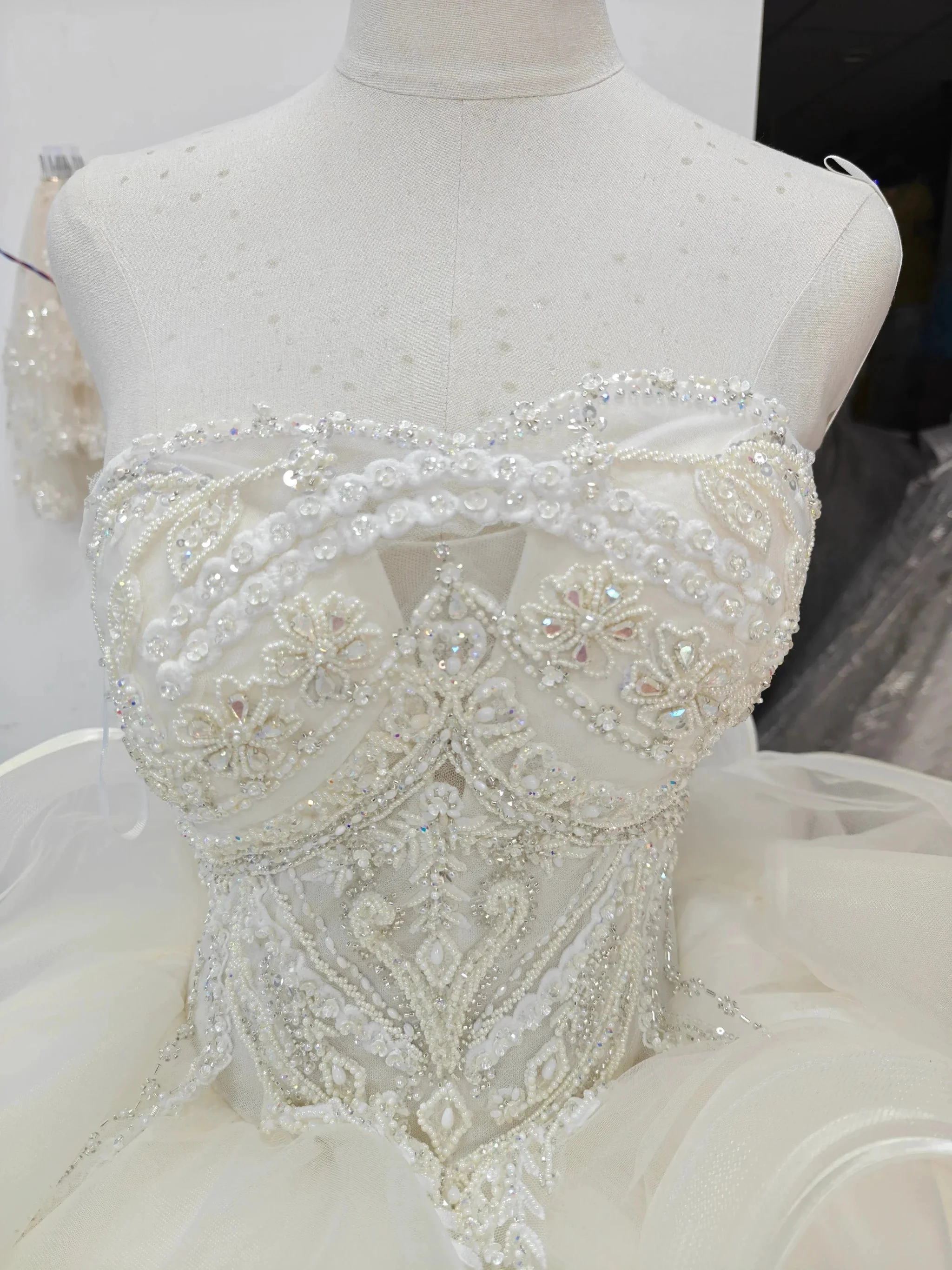 Romantic Sweetheart Strapless Ball Gown Wedding Dress with Crystal Floral Embroidery & Tulle Ruffles Ye-2023 - Image 2