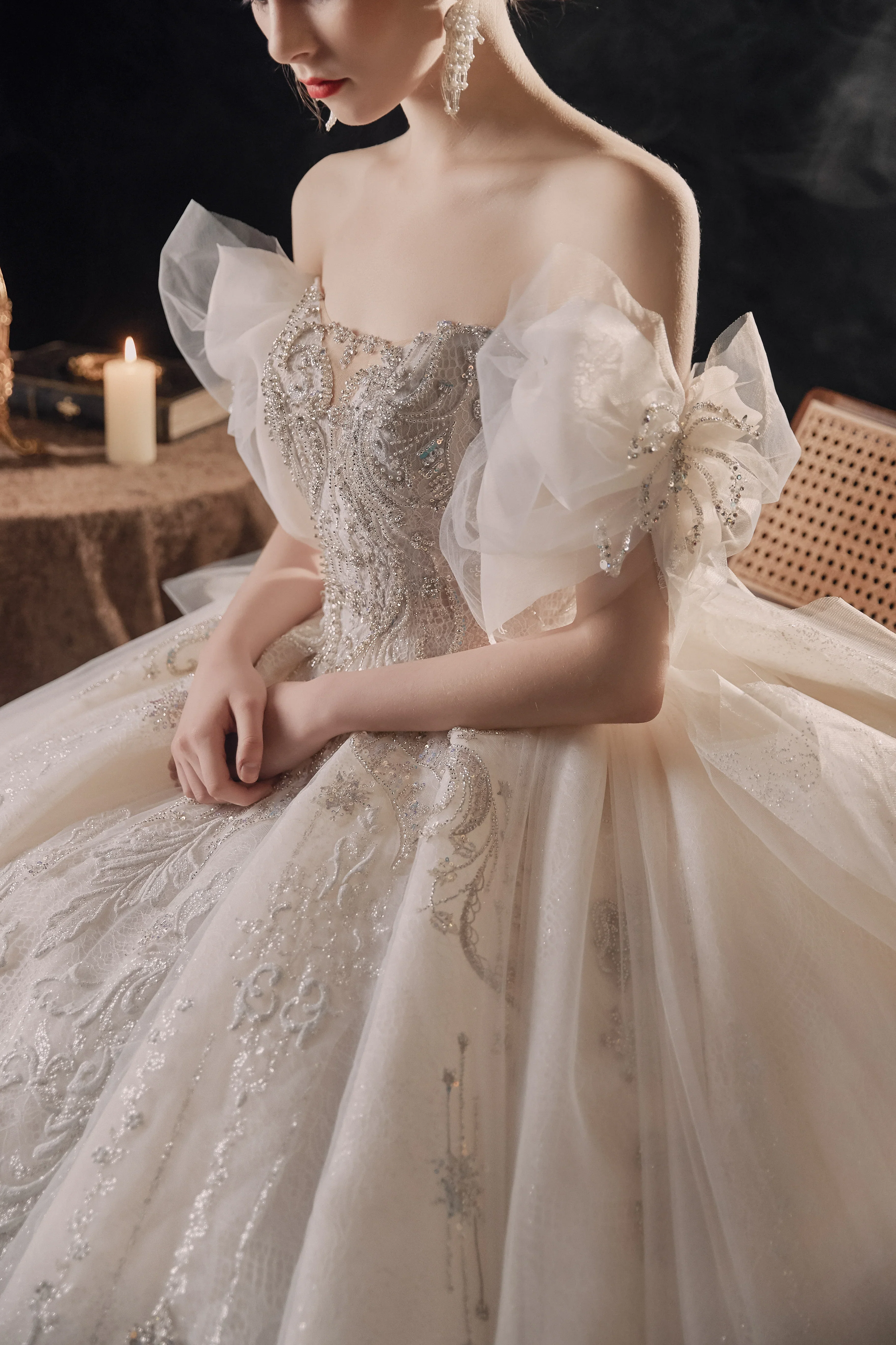 Elegant Off-the-Shoulder Ball Gown Sweetheart Neckline Tulle Puff Sleeve Beaded Lace Wedding Dress with Scalloped Train E-306 - Image 4