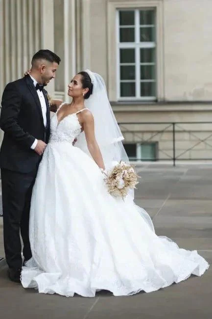 Princess White A-line V-neck Sleeveless Wedding Dresses With Lace - Image 2