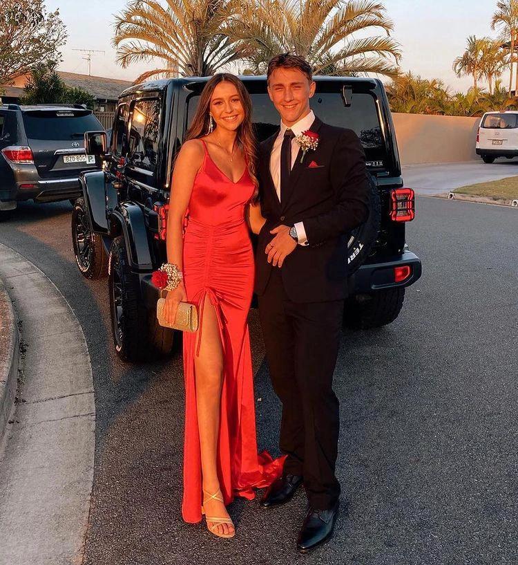 Red Long Mermaid V-neck Backless Evening Prom Dress with Slit - Image 3