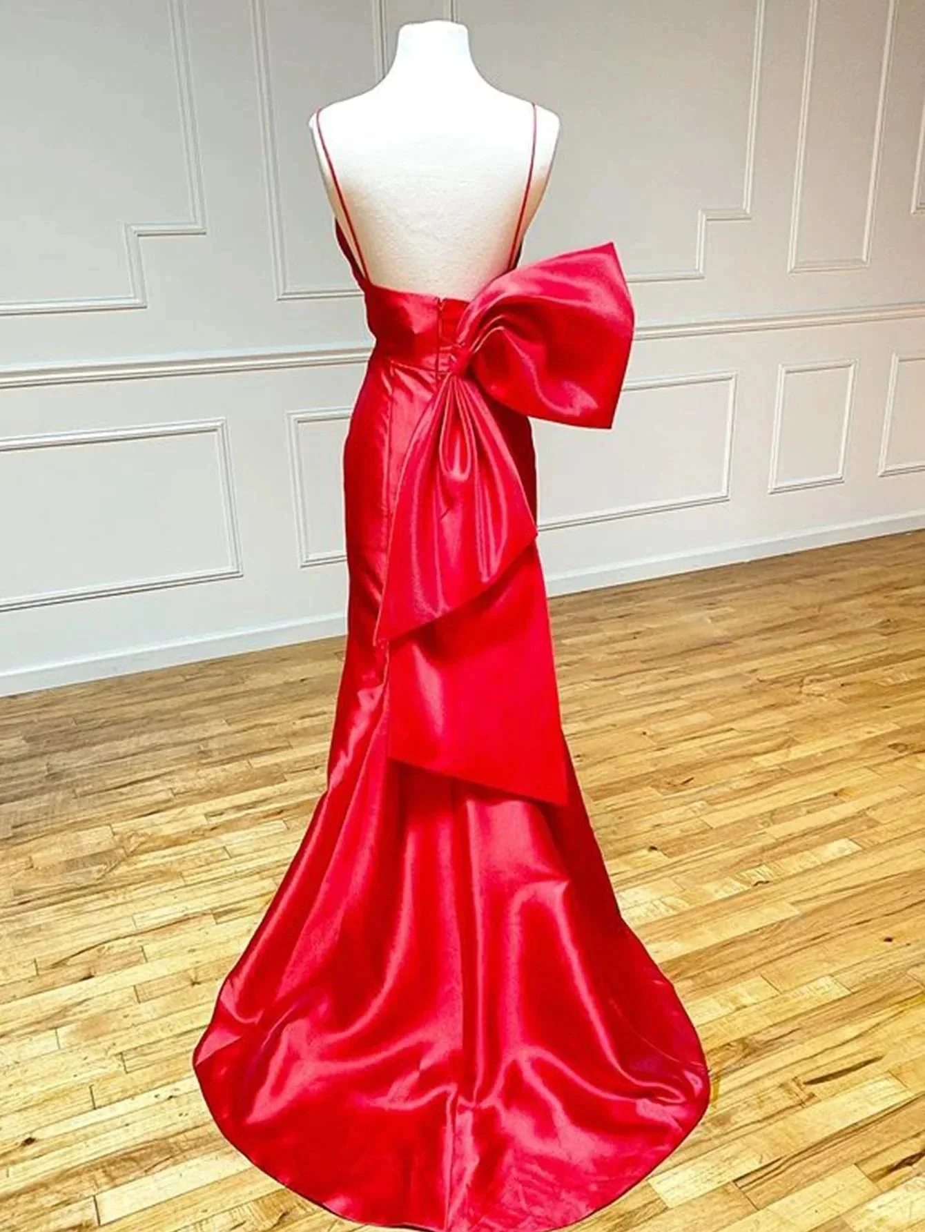 Red Satin Mermaid V Neck Long Prom Dress With Bow Tie - Image 2