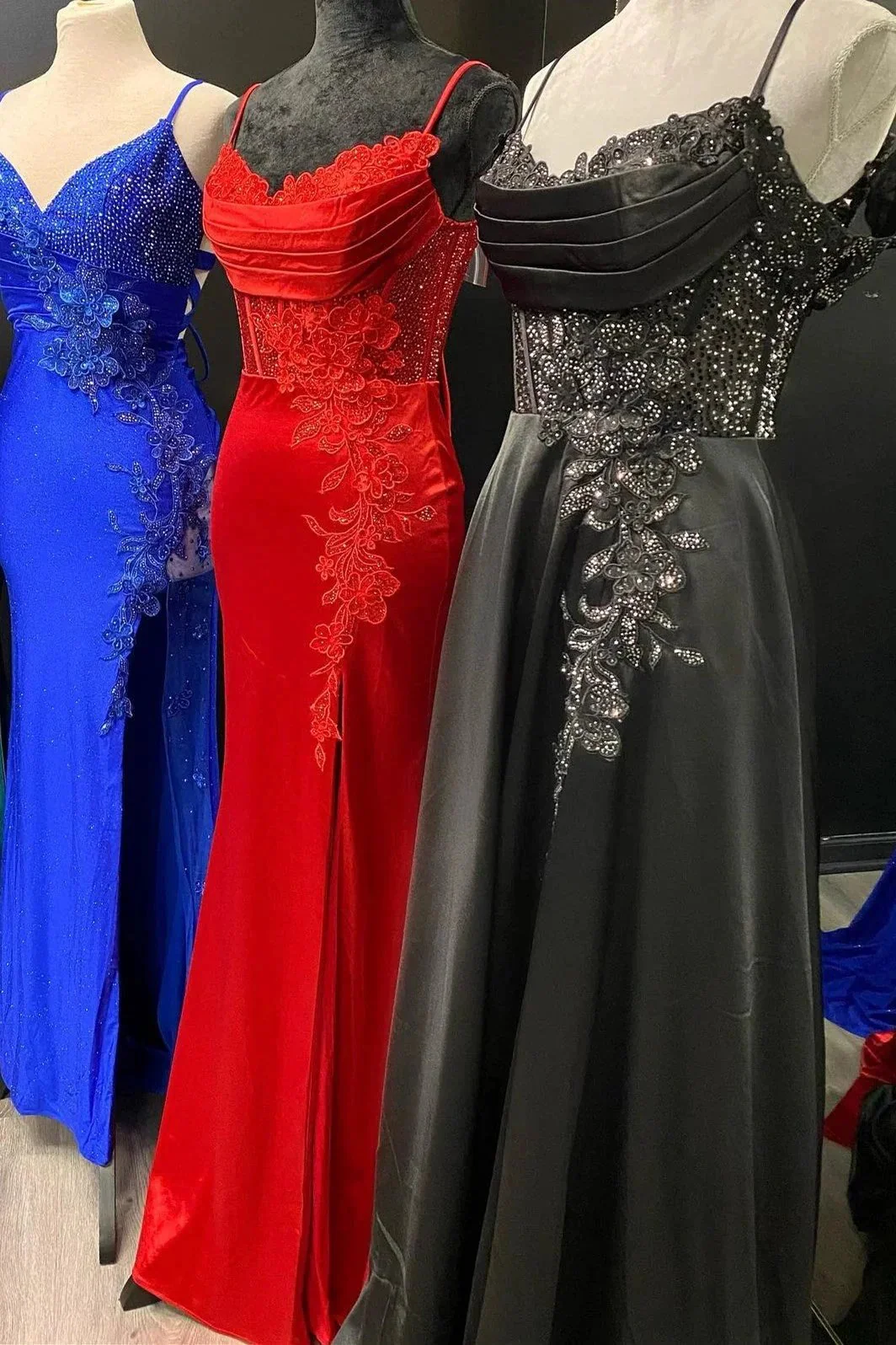 Casey| Red Spaghetti Strap Appliques Mermaid Long Dress with Slit - Image 4
