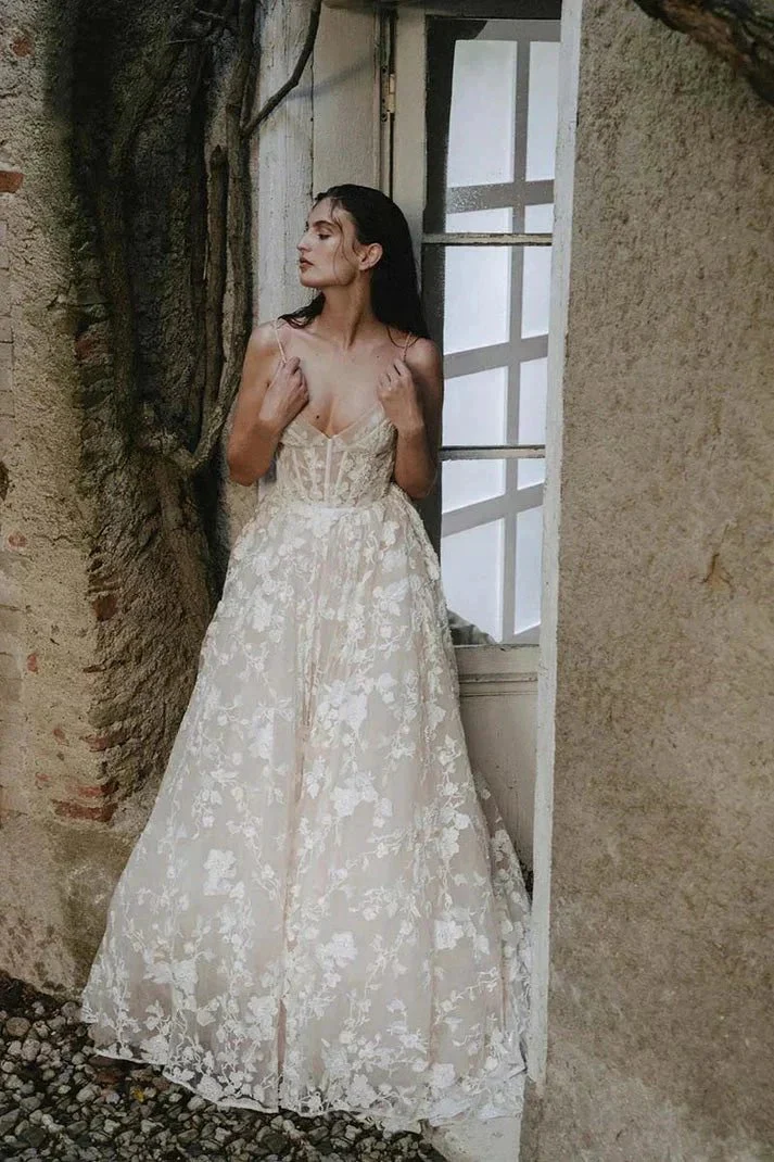 Romantic Straps V-neck Lace Appliques Bohemian Wedding Gown WD685 - Image 2