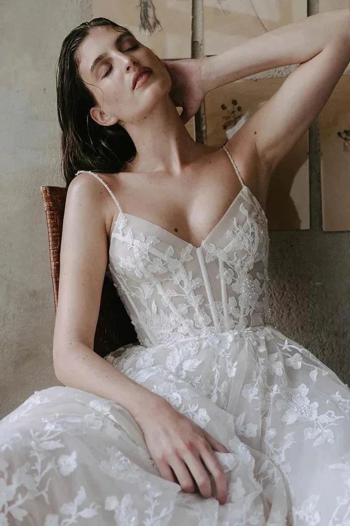 Romantic Straps V-neck Lace Appliques Bohemian Wedding Gown WD685 - Image 4