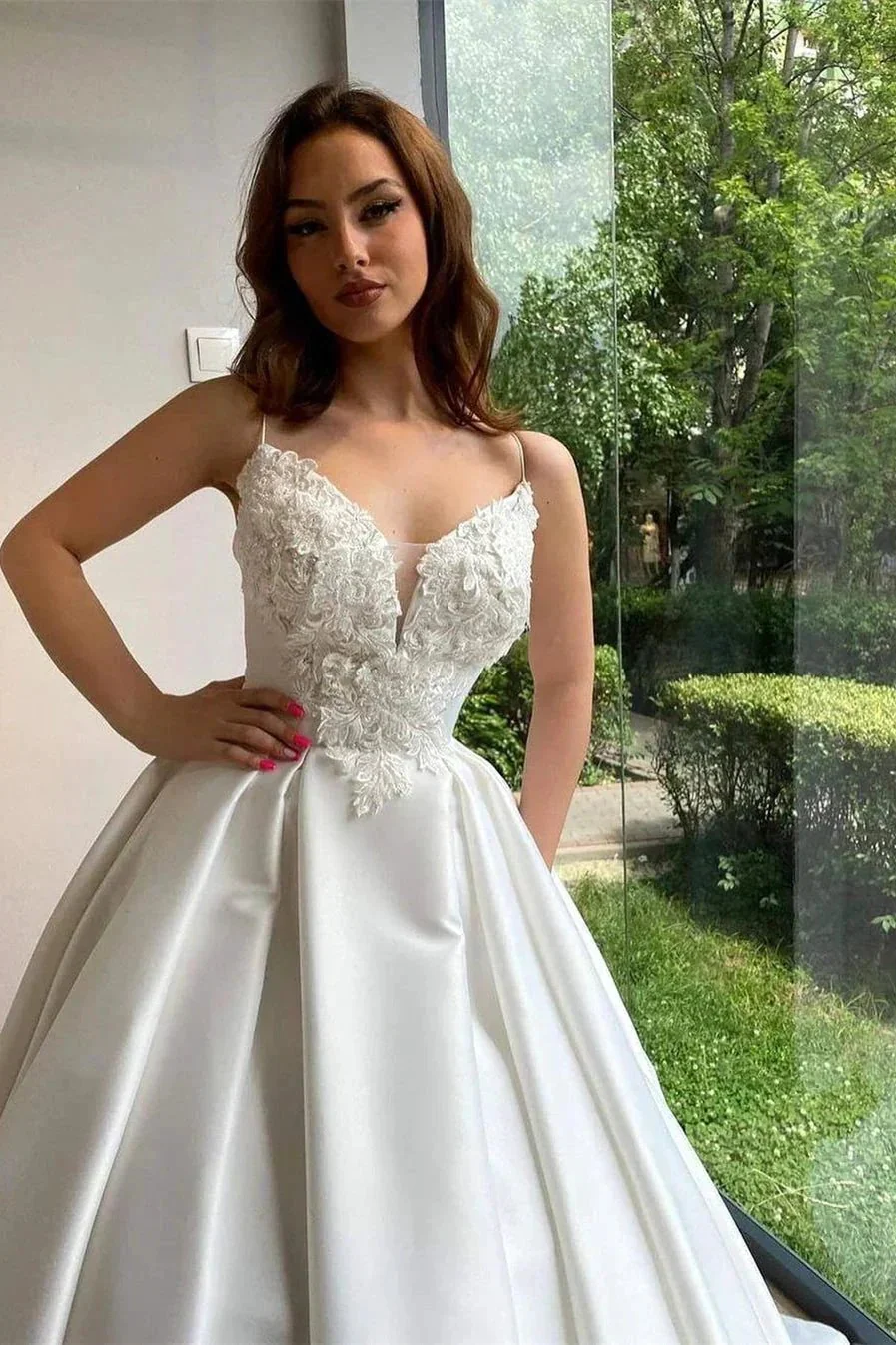 Romantic Spaghetti Straps White Lace Appliques Aline Wedding Dress Sleeveless Bridal Dress with Train - Image 3
