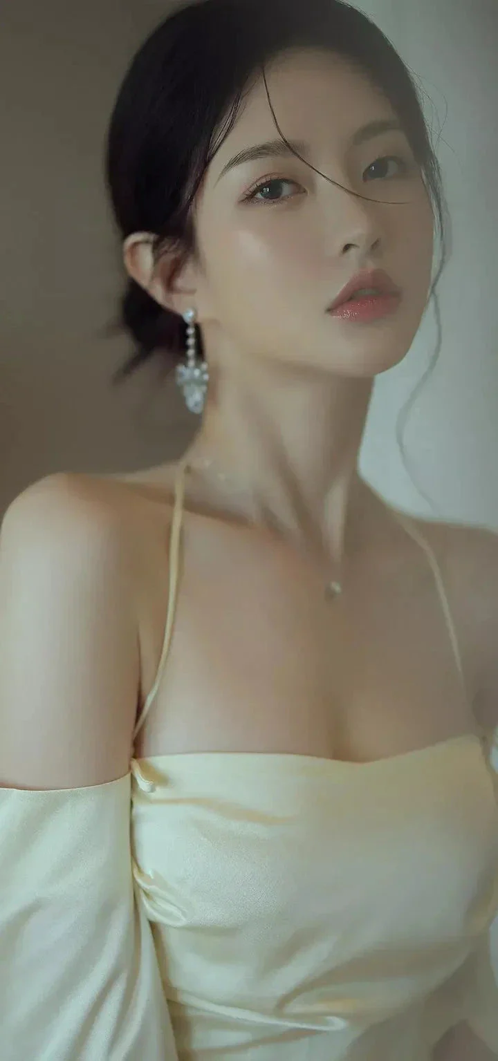 Sexy Backless Long Prom Dress White Satin Long Sleeves Evening Gown Y2080 - Image 2