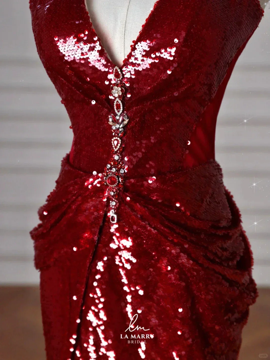 Sexy Burgundy Sequins Halter V Neck Evening Dress Backless Mermaid Evening Dress Y8628 - Image 2