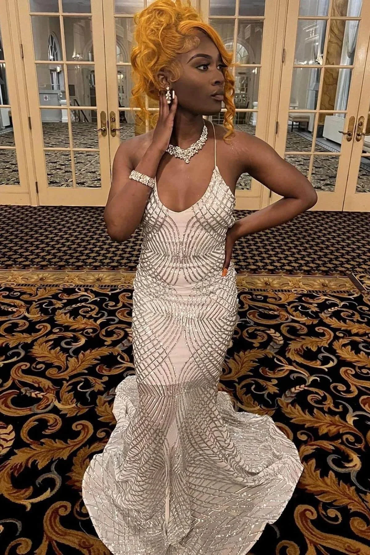 Sexy Criss-cross Straps Halter Sleeveless Mermaid Prom Dress With Applique - Image 3