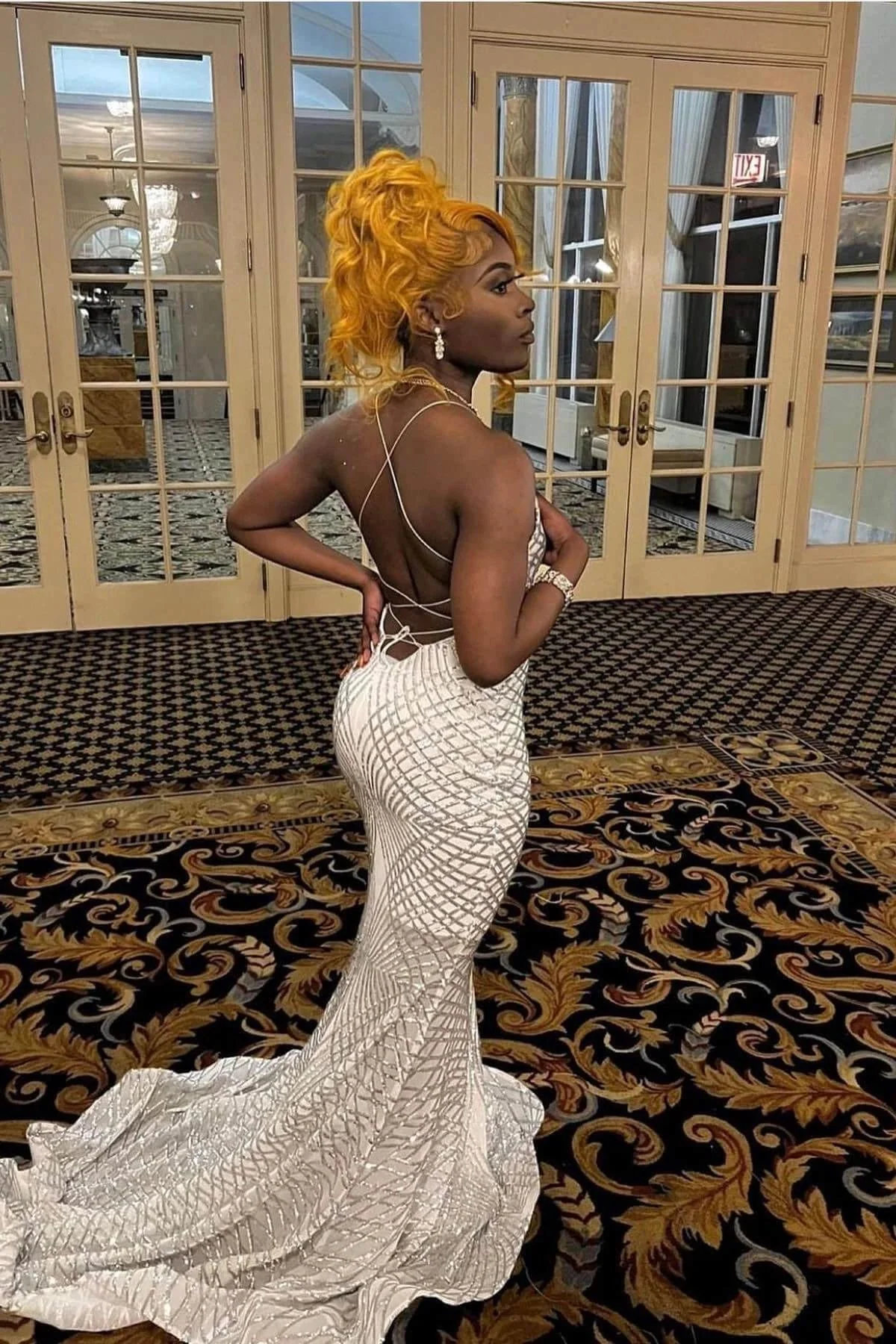 Sexy Criss-cross Straps Halter Sleeveless Mermaid Prom Dress With Applique - Image 4