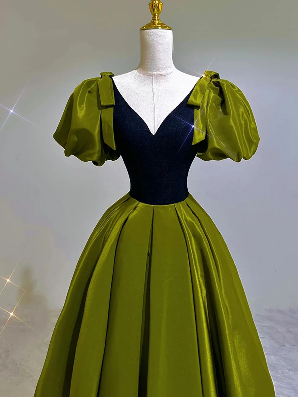 Sexy Green Satin V Neck Puff Sleeves Prom Dress Brithday Ball Gown Party Dress Y7600 - Image 2