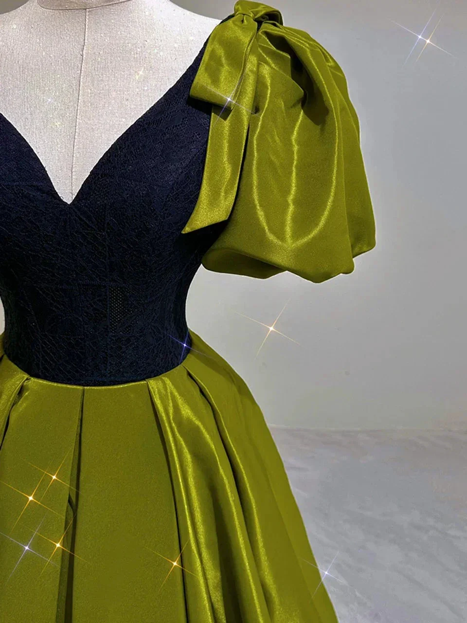 Sexy Green Satin V Neck Puff Sleeves Prom Dress Brithday Ball Gown Party Dress Y7600 - Image 4