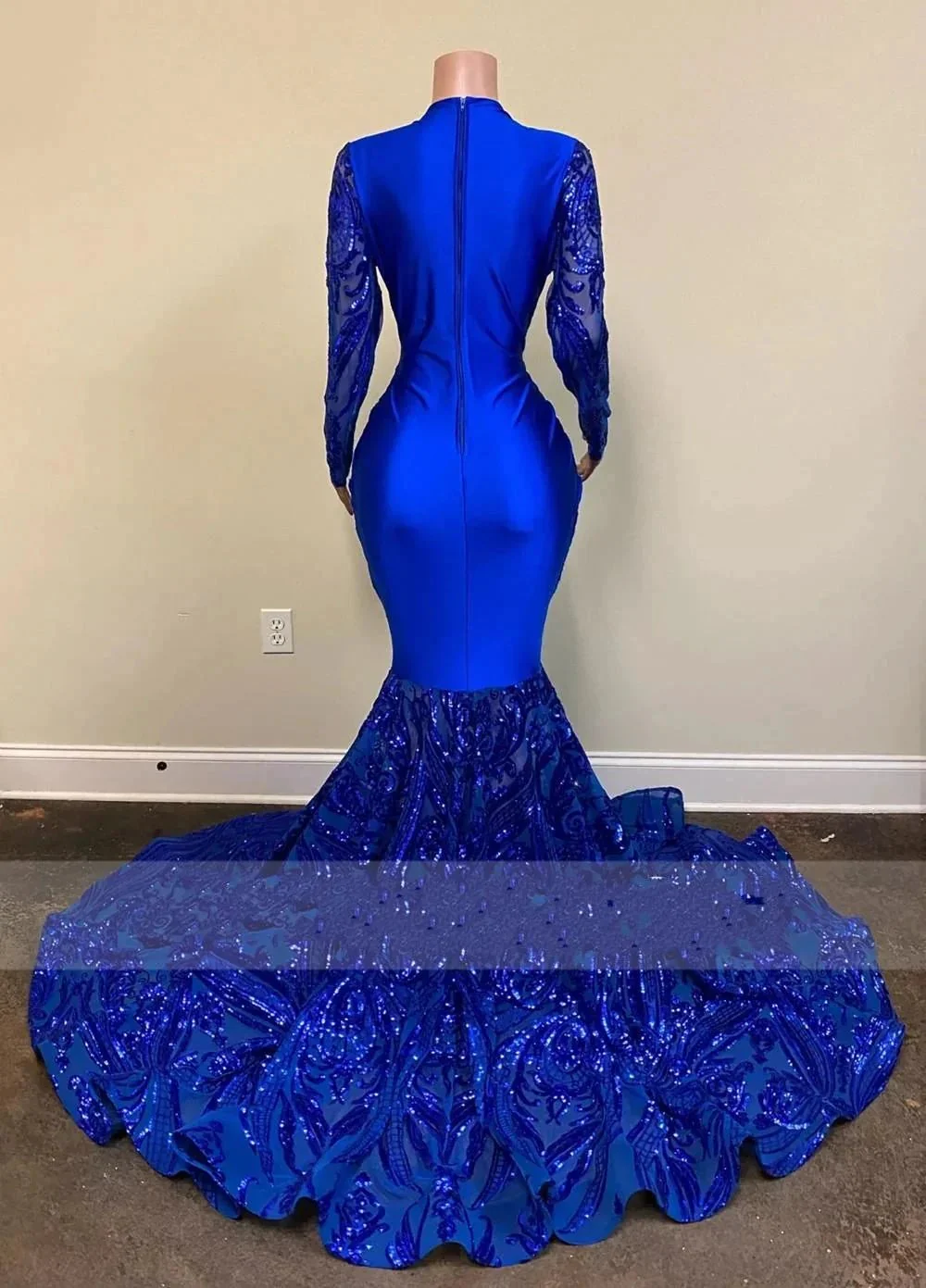 Sexy Royal Blue Long Mermaid V Neck Prom Dresses with Sleeves - Image 2