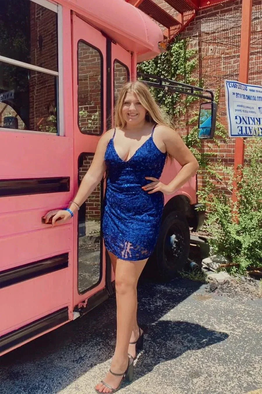 Sexy Royal Blue V-neck Spaghetti Straps Sleeveless Short Homecoming Dresses - Image 3