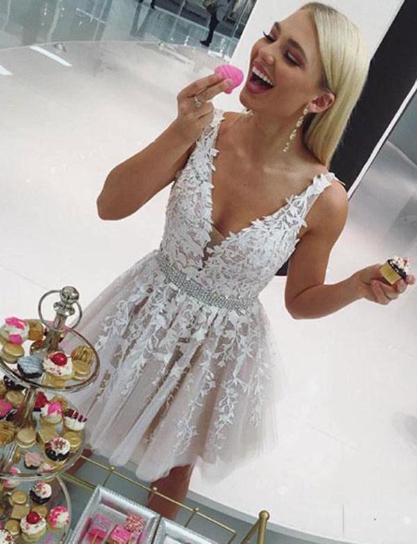 Short A-line V-neck Lace Tulle Homecoming Dress - Image 2