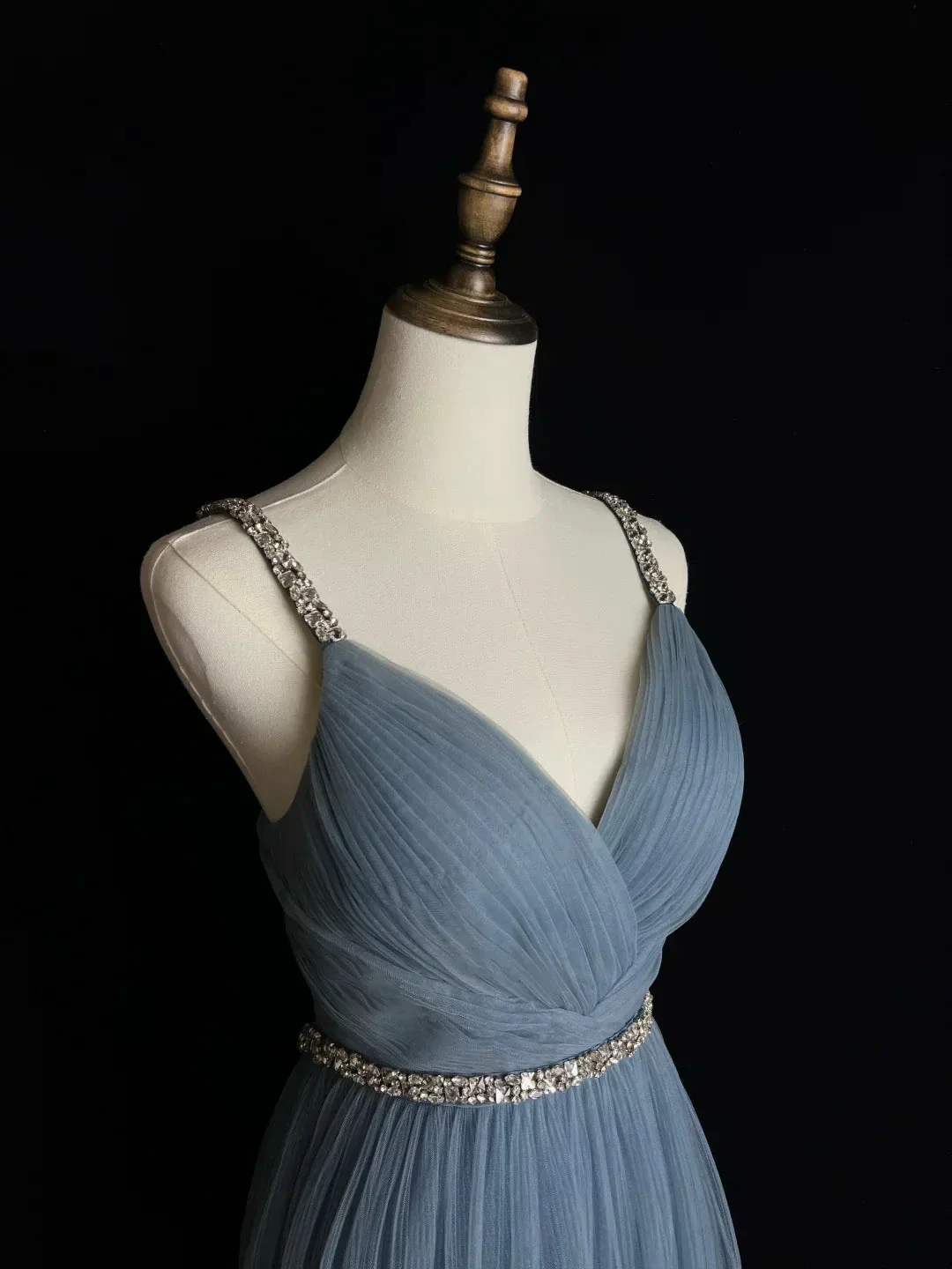 Simple Blue Tulle Beaded A Line Evening Dress Spaghetti Straps V Neck Prom Dress Y8649 - Image 2