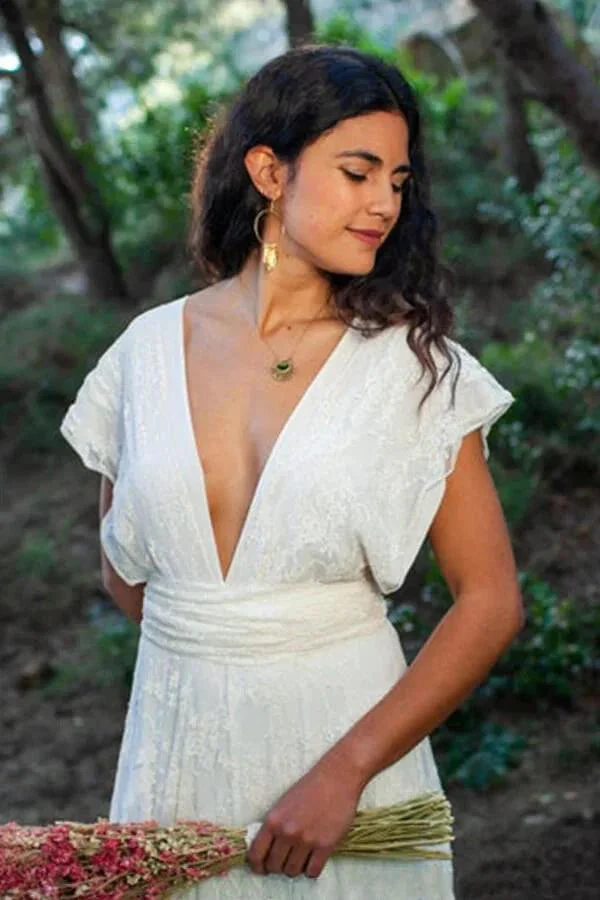 Simple Long A-line Open Back Sleeveless V-neck Lace Wedding Dress - Image 4