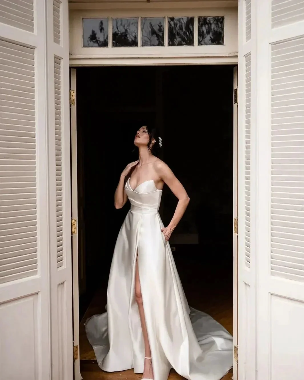 Simple Long Ivory V-neck A-line Sleeveless Wedding Dress With Slit - Image 4
