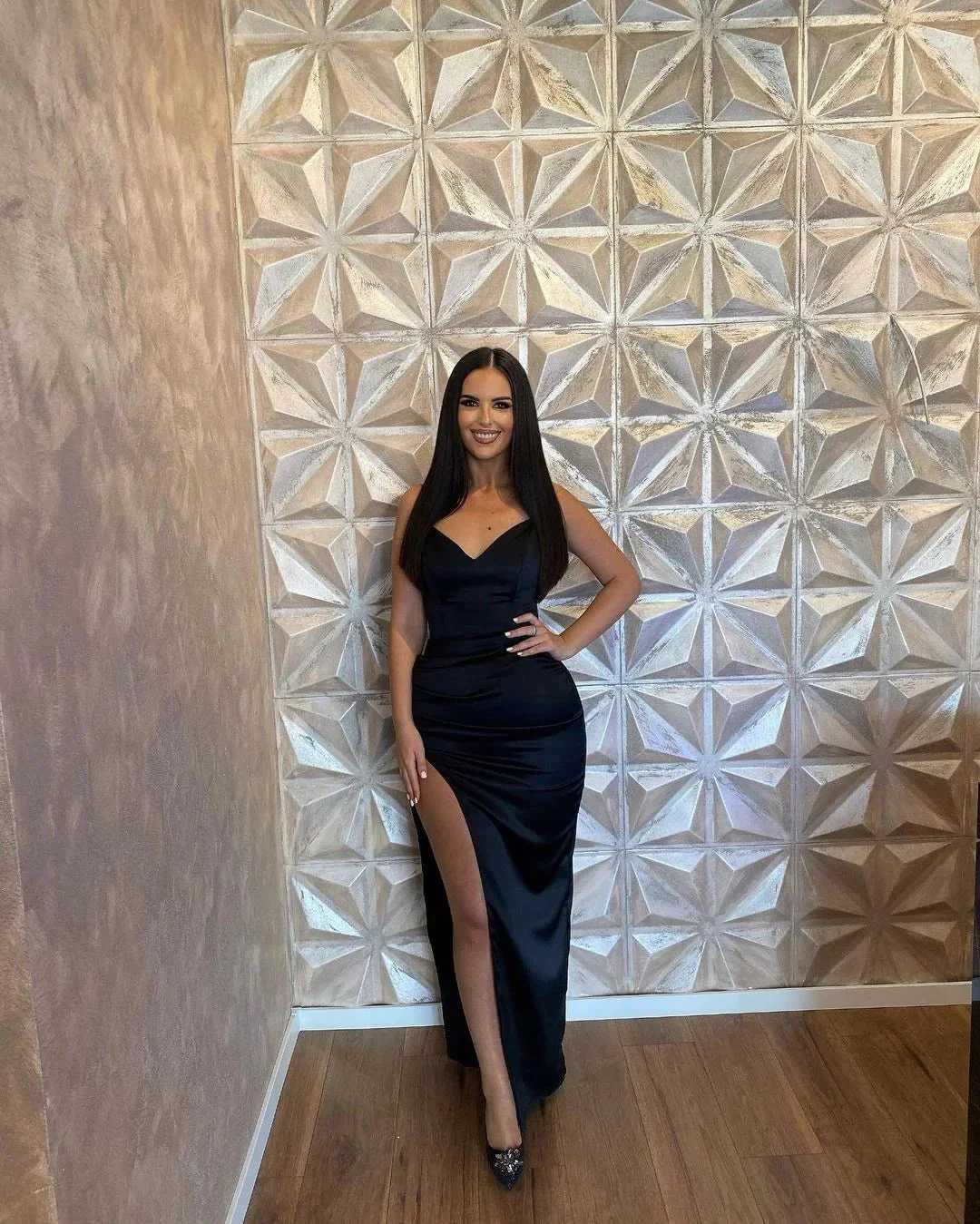 Simple Long Mermaid Spaghetti Straps V-neck Sleeveless Prom Dress With Slit - Image 3