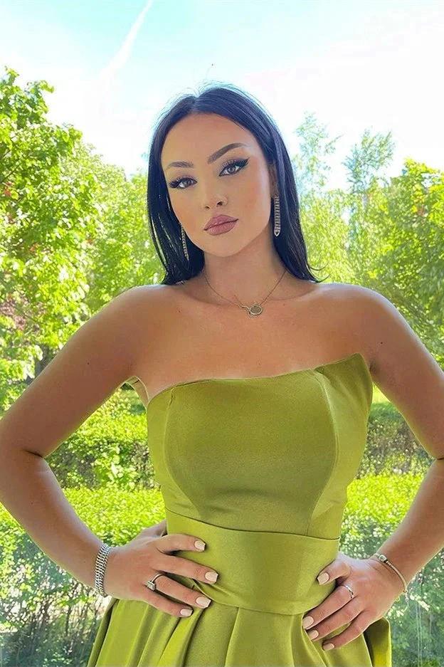 Sleek Green Sleeveless Ruffles Front-Split A-line Prom Dresses - Image 2