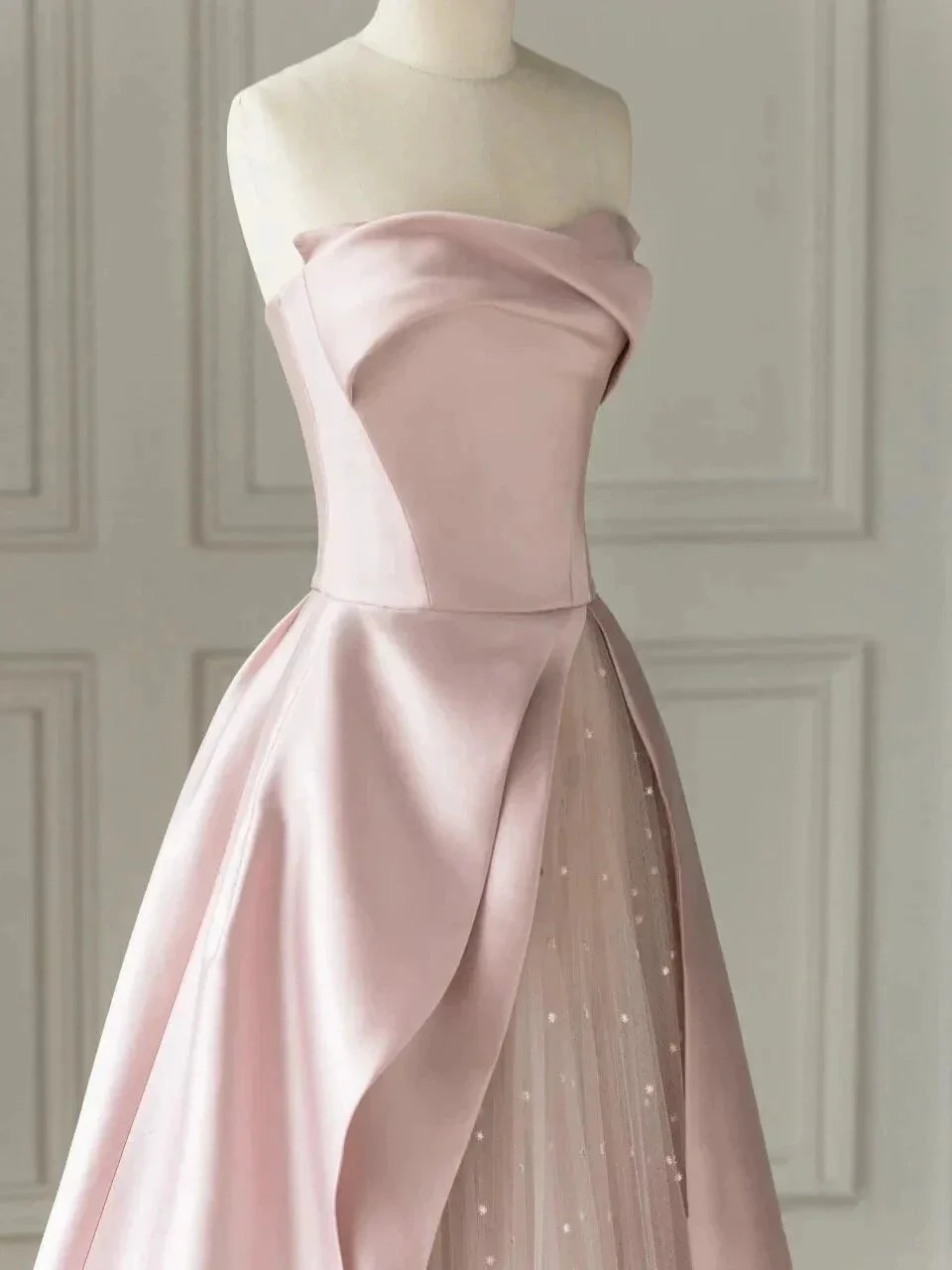 Sleeveless Satin A-Line Floor-Length Evening Gown Slit with Tulle Strapless Prom Dress - Image 10