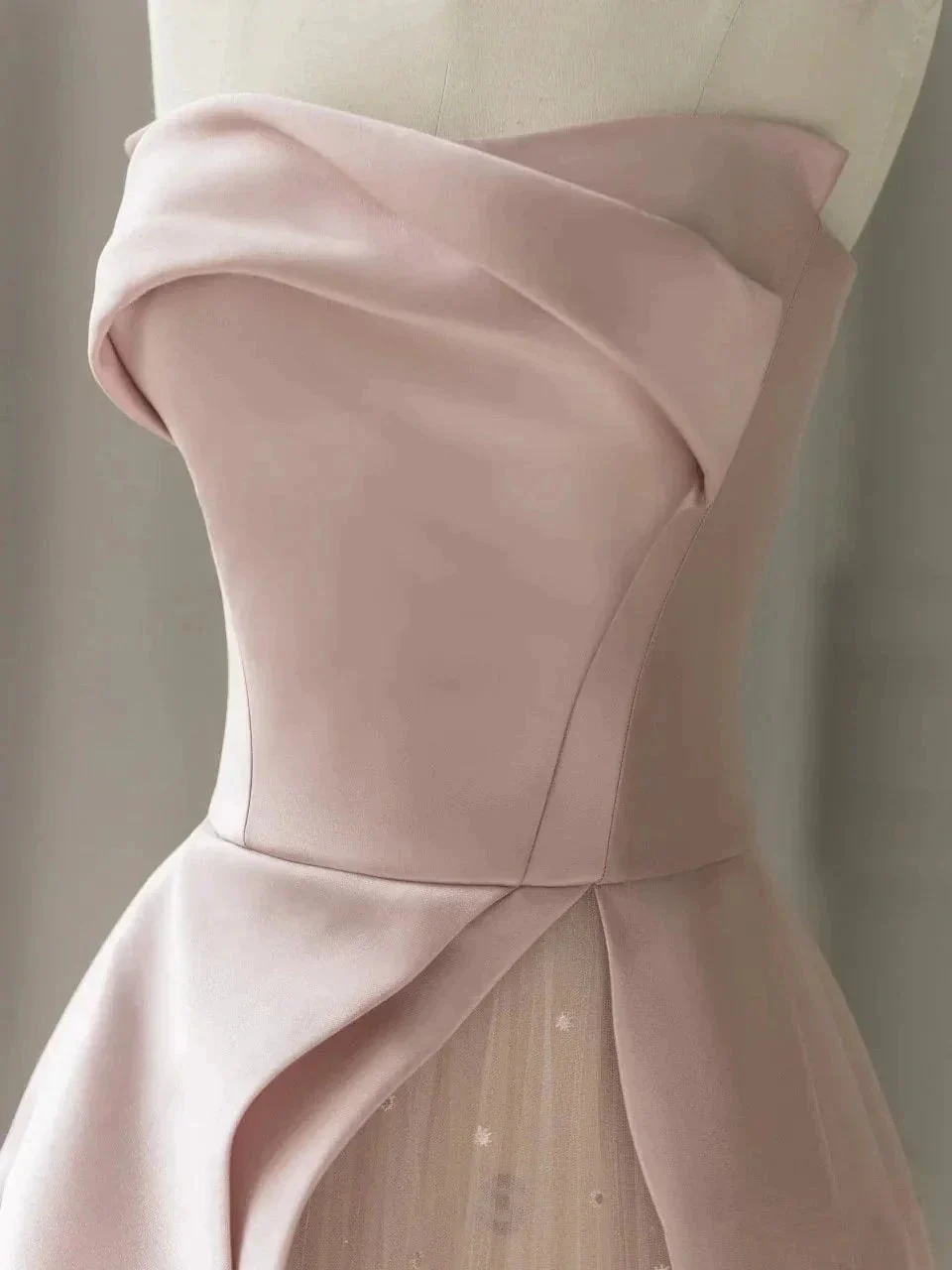 Sleeveless Satin A-Line Floor-Length Evening Gown Slit with Tulle Strapless Prom Dress - Image 9