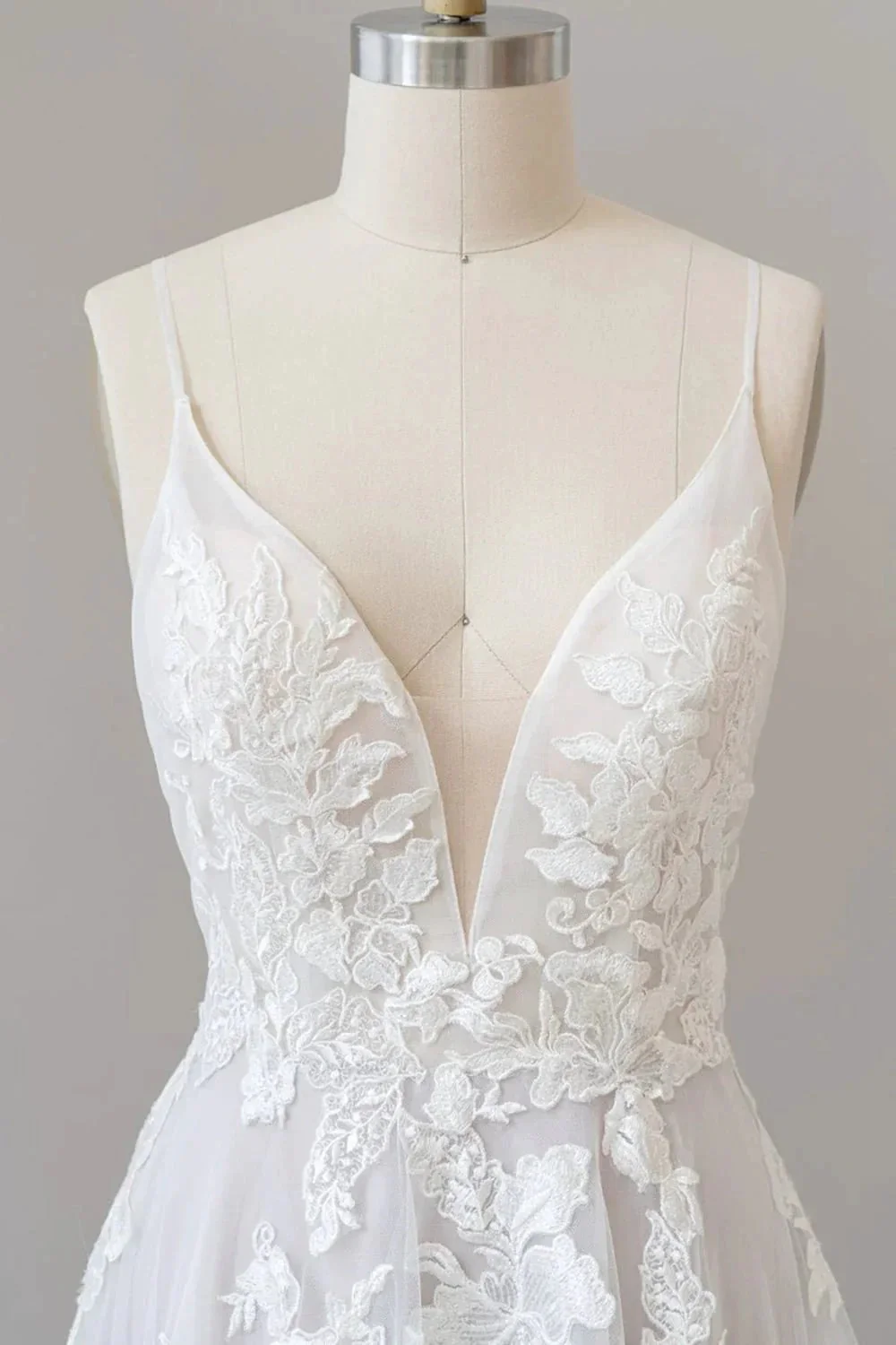 Spaghetti Strap Lace Appliques Tulle Wedding Dress - Image 4
