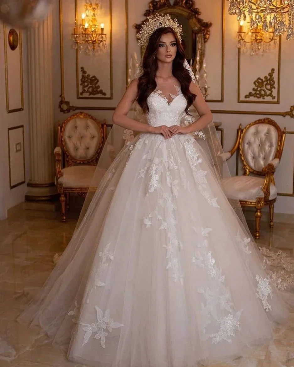 Stunning Long A-Line Bateau Tulle Wedding Dress With Appliques Lace - Image 2