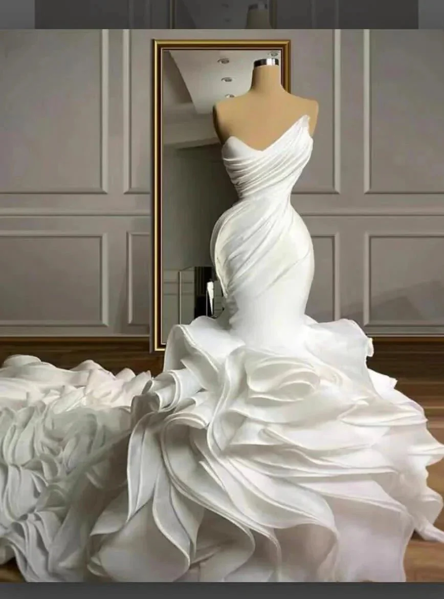 Stunning Strapless Organza Tiered Piping Mermaid Wedding Dress - Image 3