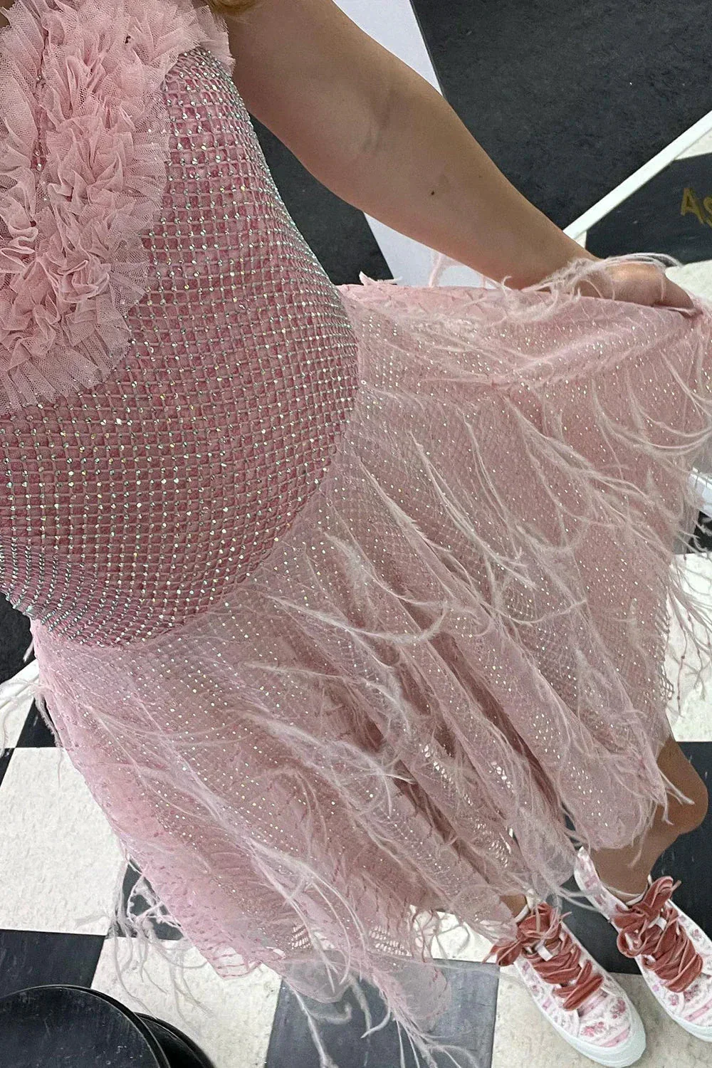 Sweetheart Pink Grid Short Homecoming Dress with Feathers Y2508 - Image 3