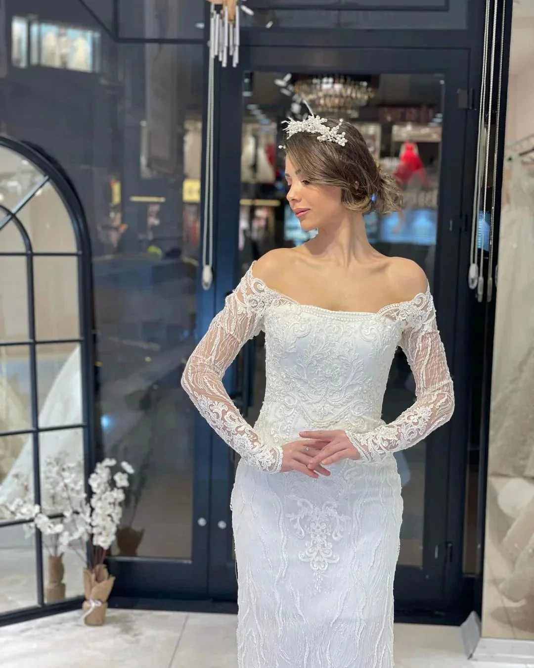 Trendy Floor Length Long Sleeves Mermaid Lace Wedding Dress - Image 4