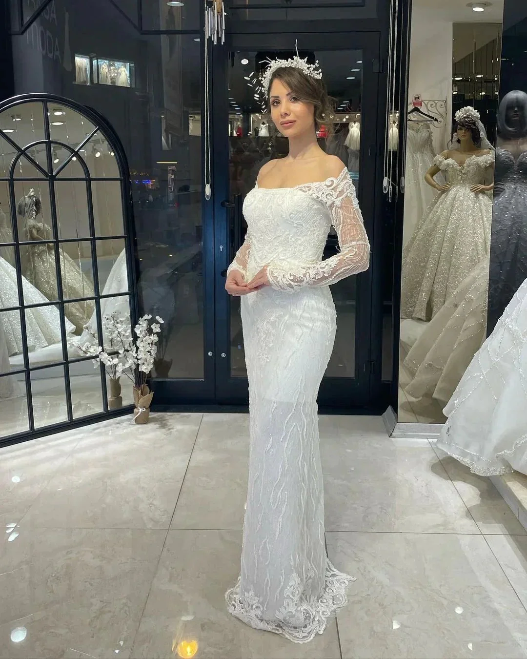 Trendy Floor Length Long Sleeves Mermaid Lace Wedding Dress - Image 5