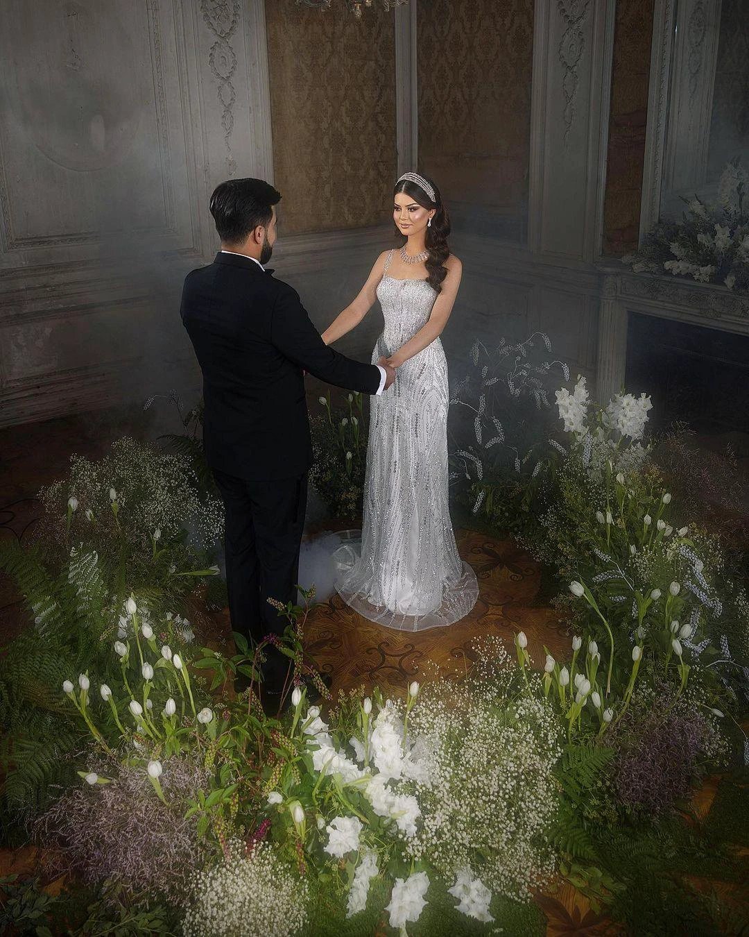 Trendy Floor Length Square Spaghetti Straps Sleeveless Mermaid Lace Wedding Dress - Image 5