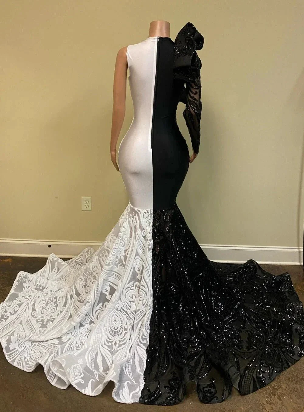 Unique Bicolor V-neck One Shoulder Long Sleeve Column Mermaid Prom Dresses - Image 3