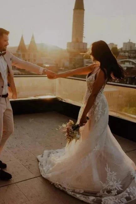 Unique Spaghetti Straps Sleeveless Column Floor-Length Lace Wedding Dresses with Appliques - Image 4
