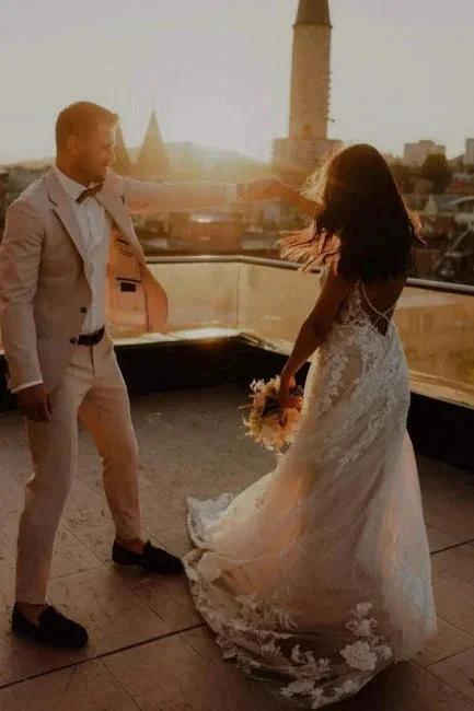 Unique Spaghetti Straps Sleeveless Column Floor-Length Lace Wedding Dresses with Appliques - Image 6
