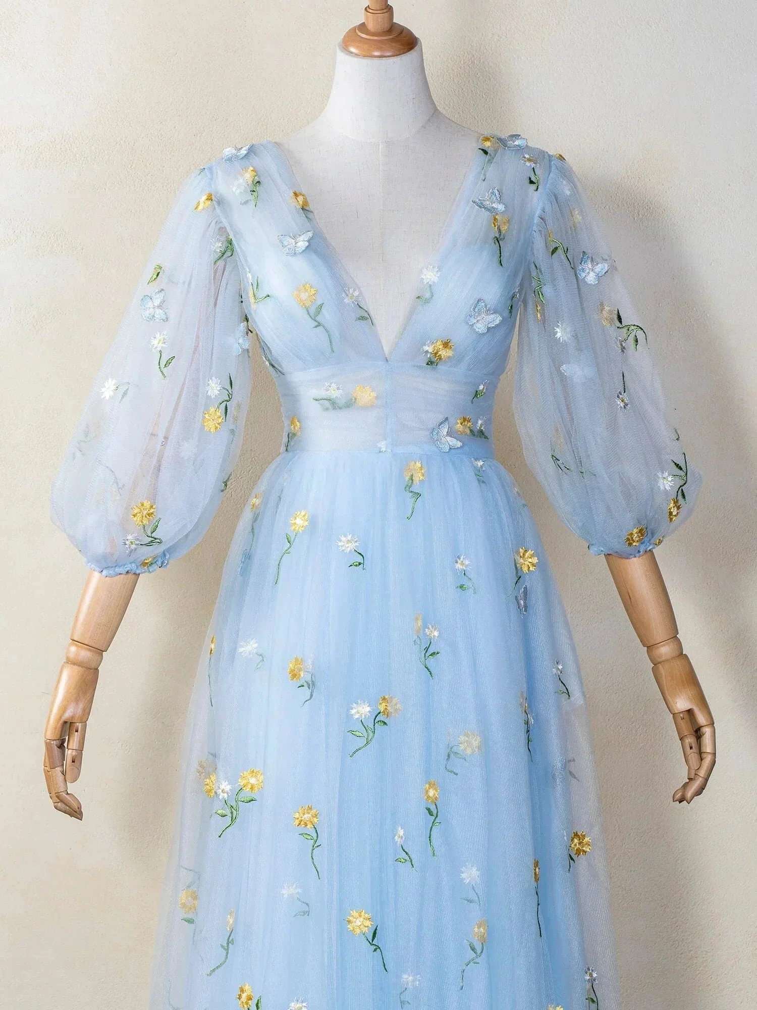 V-neck Embroidery Lace Length Tulle Prom Dress - Image 3