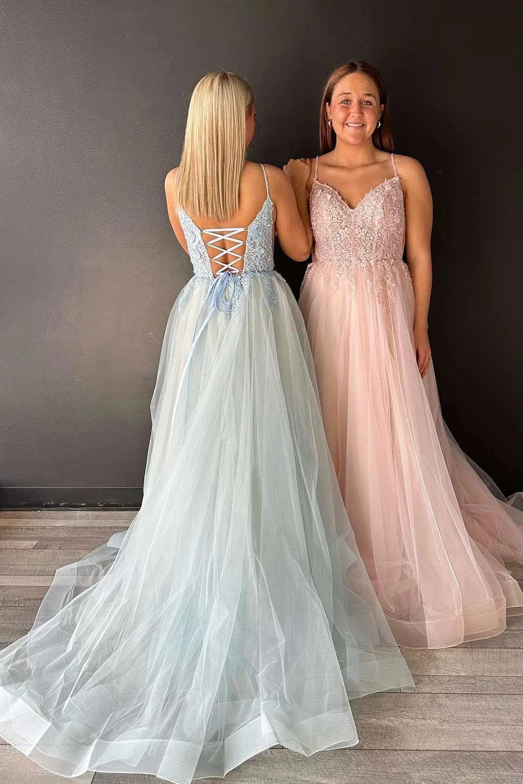 Aileen | V-Neck Lace-Up Appliques Tulle A-Line Prom Dress - Image 2