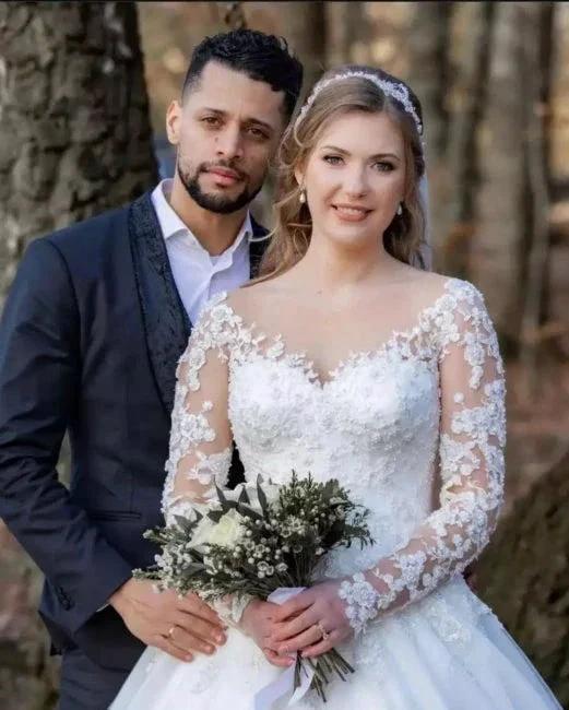Vintage A-line Lace Wedding Dresses With Sleeves - Image 2