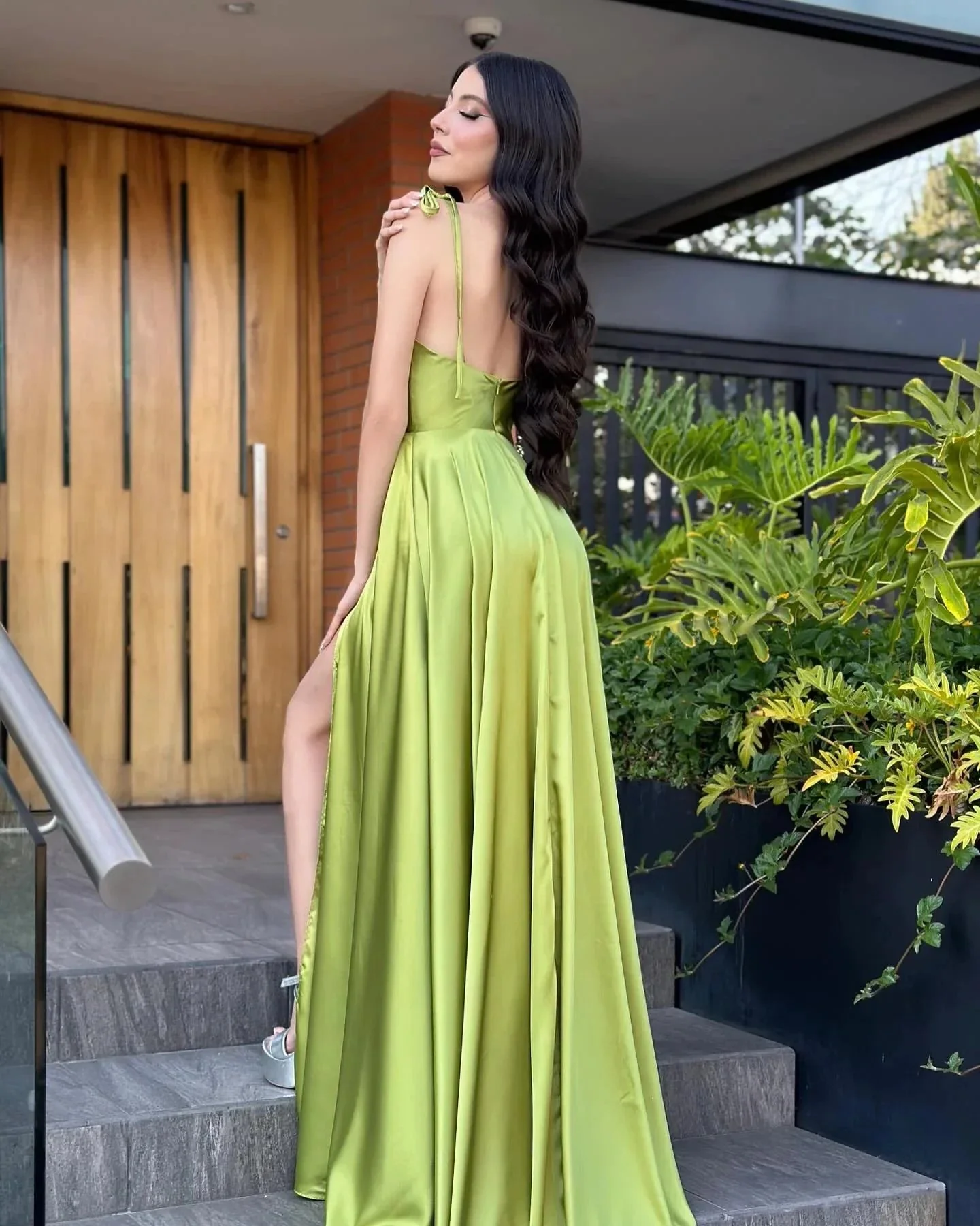 Vintage A-Line Satin Off-The-Shoulder Sleeveless Green Prom Dresses With Ruffles Split - Image 3