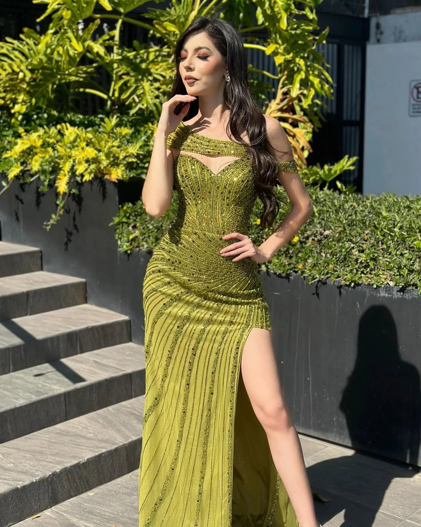 Vintage Column Chiffon Satin Sweetheart Cap Sleeve Prom Dress With Sequined Split - Image 5