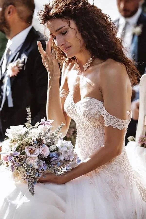 Vintage Long A-line Off-the-shoulder Lace Tulle Wedding Dress - Image 2