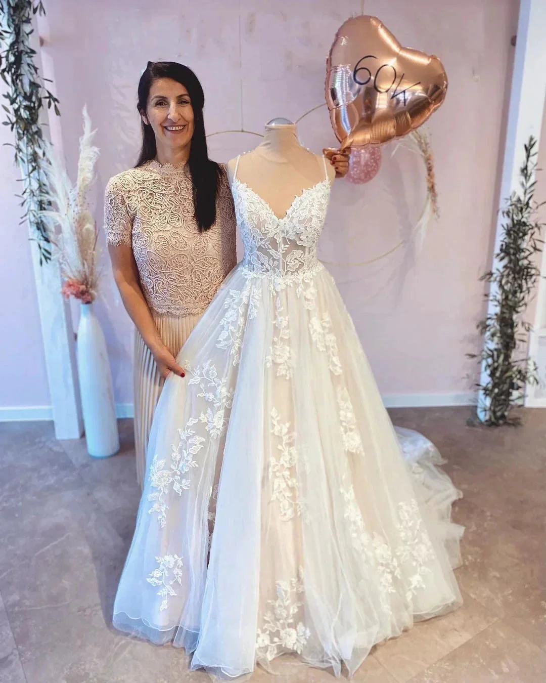 Vintage Long A-Line Spaghetti Straps Appliques Lace Wedding Dress With Train - Image 2